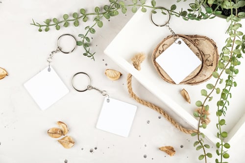 Preview: Keychain mockup to display design. Key chain mock up in cozy home design. Blank rhombus