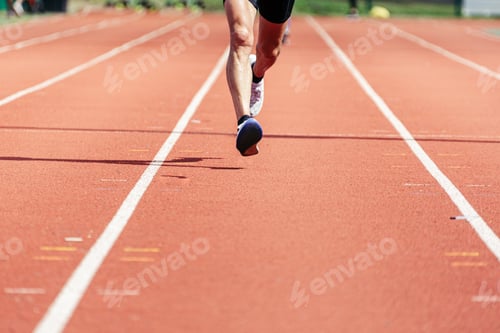 Preview: Front Close-up of the legs of a runner man.