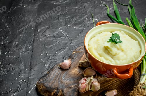 Preview: Mashed potatoes in a bowl with green onions and garlic .