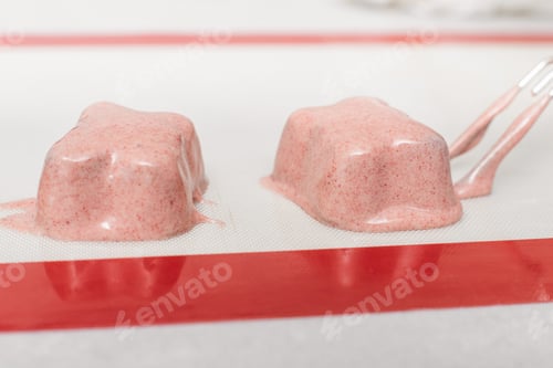 Preview: The pastry chef takes out a candy from melted chocolate