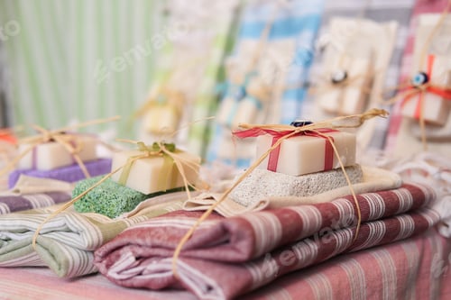 Preview: Handmade Soap and Towels on Display with Stylish Wrapping, Crafted with Attention to Detail