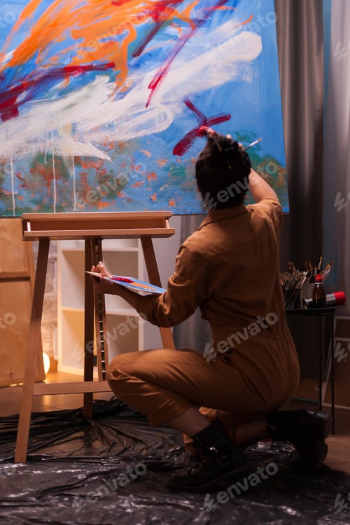 Preview: Back view of artist