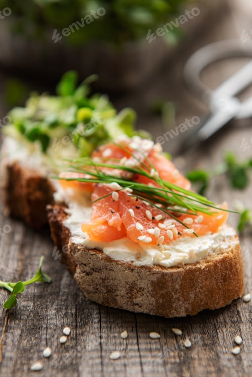 Preview: Sandwiches with salted salmon