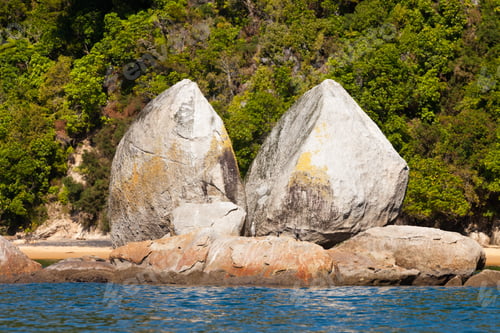 Preview: Split Apple Rock near Abel Tasman NP, New Zealand