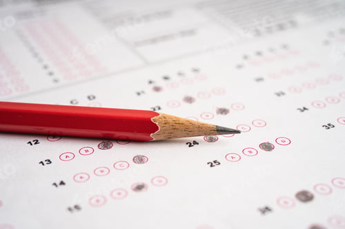 Vista previa: Answer sheets with pencil drawing fill to select choice, education concept.