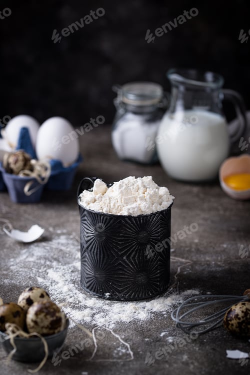 Preview: Baking ingredients with flour and eggs
