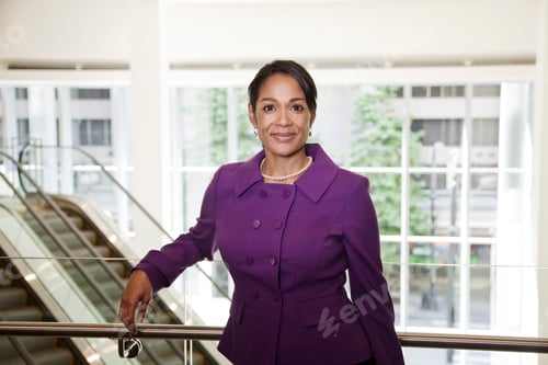 Preview: Black businesswoman in lobby of large business center
