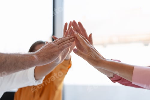 Preview: Diverse group of happy smiling businesswomen and businessmen together working