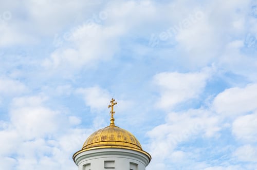 Preview: Aureate church cupola in front of sky