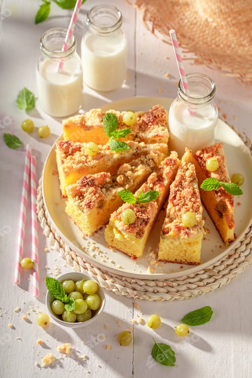 Preview: Fresh gooseberry butter cake as summer dessert.