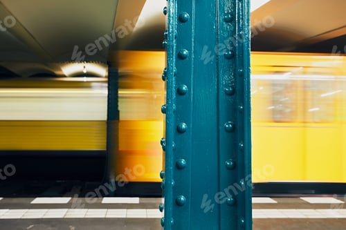Preview: Traffic in subway
