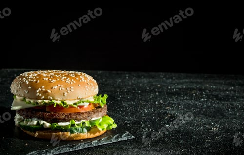 Preview: Burger with juicy beef,tomatoes and salad.