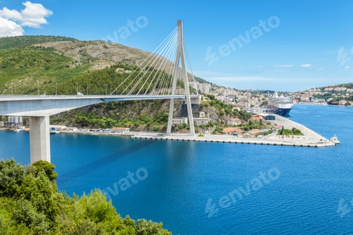 Preview: Suspension bridge in the old town of Dubrovnik