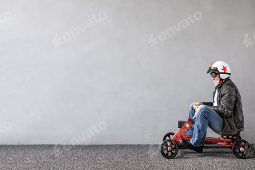 Preview: Senior businessman against concrete wall with copy space