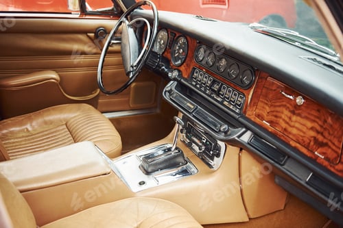 Preview: Close up view of front part of luxury old retro automobile