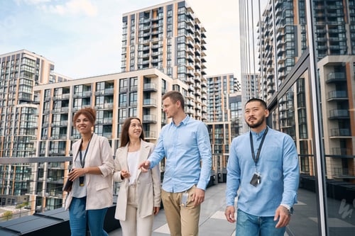 Preview: Group of entrepreneurs communicating during outdoor lunchtime walk