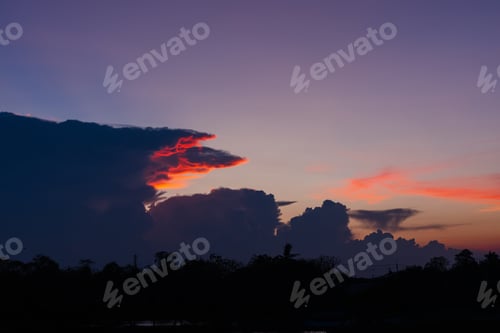 Preview: At sunset, there are reddish clouds in the sky