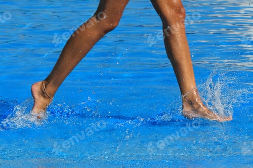 Preview: nice legs in water