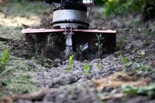 Preview: Agricultural workers with tractors
