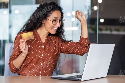 Preview: Happy joyful woman bought bargain online product with discount, business woman celebrating