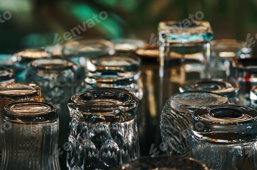 Preview: Close-up view the glass in the retail shop