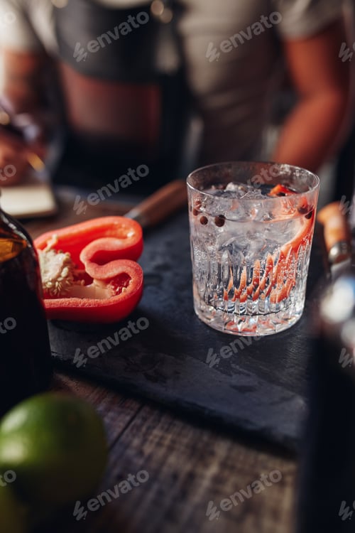 Preview: Freshly prepared cocktail on bar counter