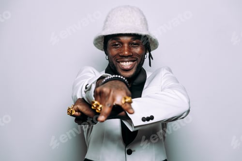 Preview: portrait of an hip hop music performer.