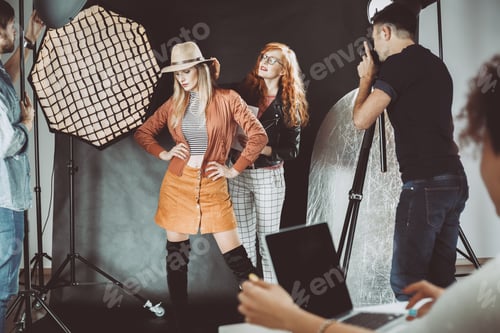Preview: Stylist and professional model