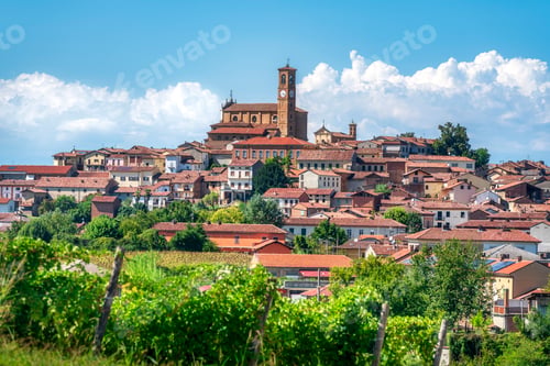 Preview: Grana Monferrato village with vineyard in foreground, Piedmont, Italy