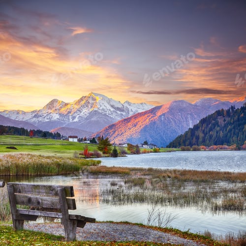 Preview: Fabulous autumn view of Haidersee (Lago della Muta) lake with Ortler peak on background.