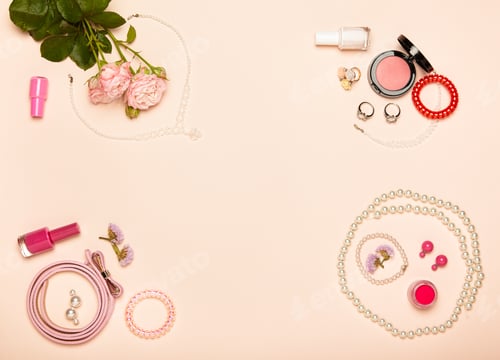 Preview: Fashionable Women's Cosmetics and Accessories