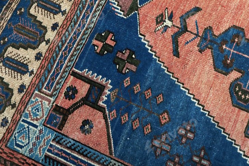 Preview: Textures and patterns in color from woven carpets
