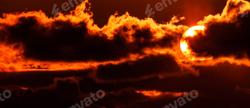 Preview: Sky with sun in clouds of altitude. Cloud the evening sky at sunset