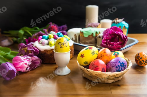 Preview: Festive Easter Table with Easter Cakes and Eggs