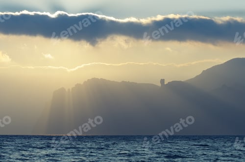 Preview: Rays of the sun over the sea