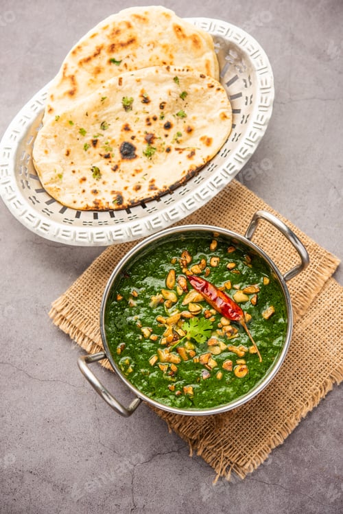 Preview: lasooni palak recipe or dhaba style garlic spinach curry, Indian main course served with naan