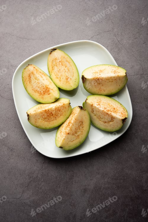 Preview: Guava or Amrood with Salt and Chili Powder, popular Seasonal snacks from India