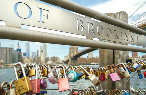 Preview: Love locks in fence with Brooklyn Bridge on background