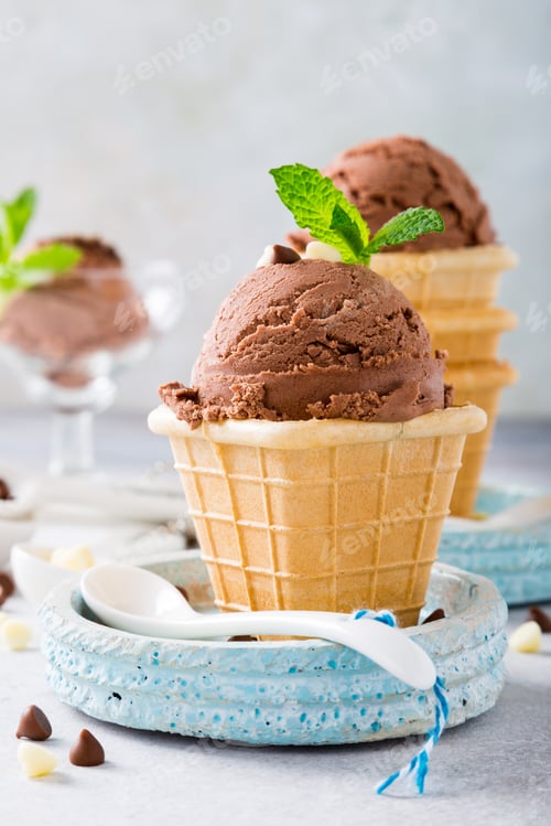 Preview: Waffle cups with chocolate ice cream