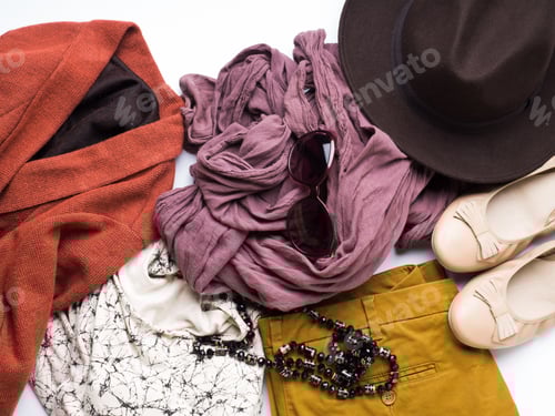 Preview: Flat lay with woman's autumn clothes, glasses hat