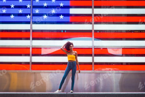 Preview: Beautiful woman in New York