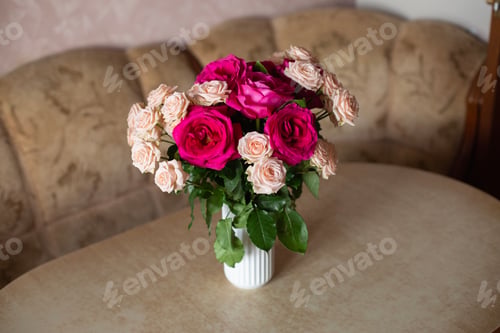 Preview: Pink and Beige Roses in Vase on Table