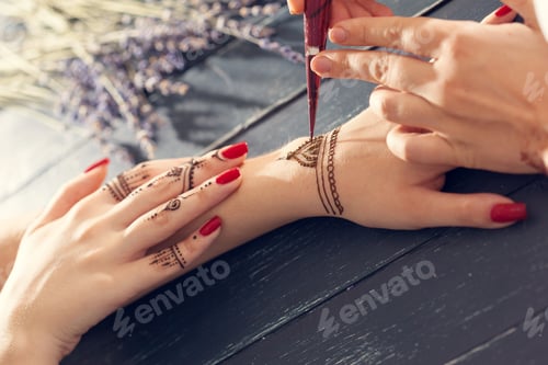 Preview: Process of applying mehndi on female hands