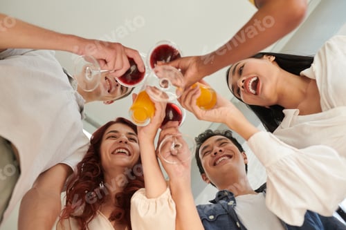 Preview: Friends Celebrating Birthday