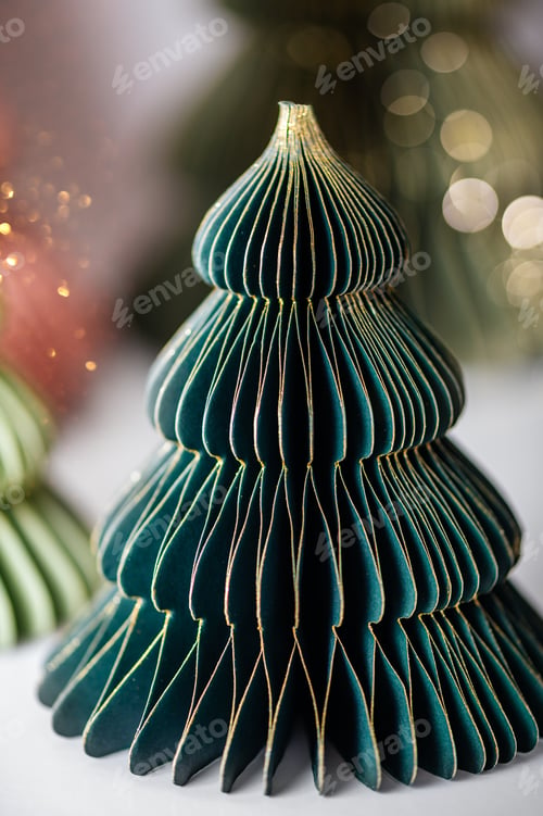Preview: Trendy paper Christmas tree baubles
