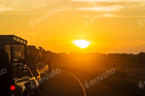 Preview: Sunrise at the beginning of car Safari