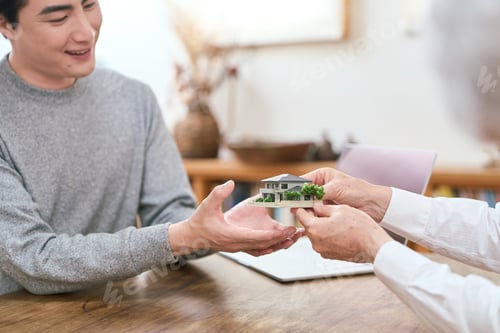 Preview: Asian family inheriting real estate from parents to children