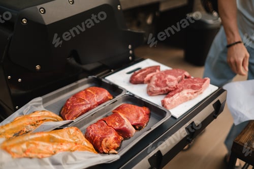 Preview: Preparation for cooking meat on an open grill