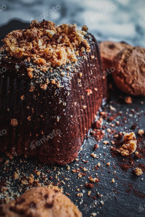 Preview: Homemade chocolate pudding garnished with homemade macaroons
