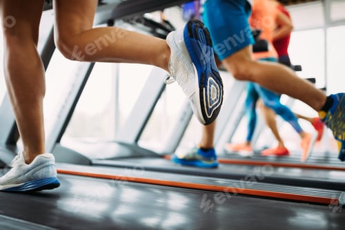 Preview: Picture of people running on treadmill in gym
